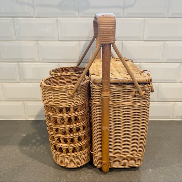 Vintage MCM Wicker Picnic Basket With Beverage Wine bottle holder - Picture 6 of 16
